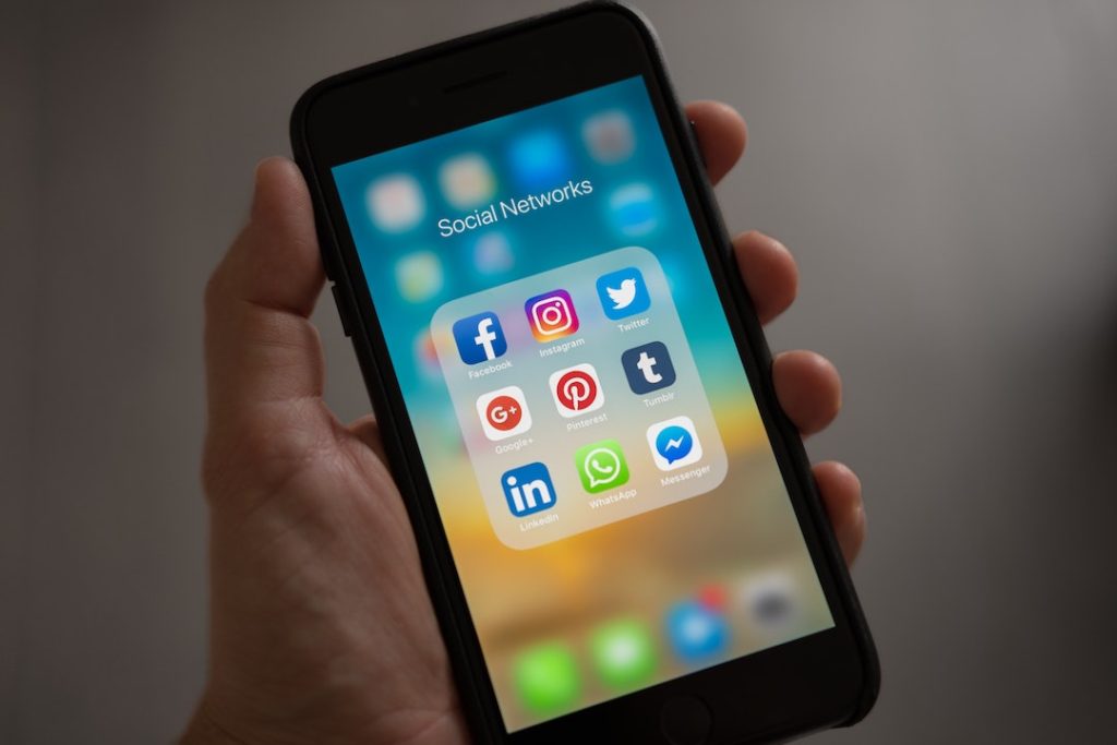 how-to-build-immediate-trust-with-social-media-1